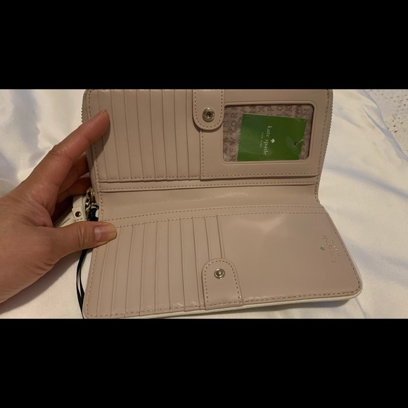 Bags and wallets - Picture 5 of 16